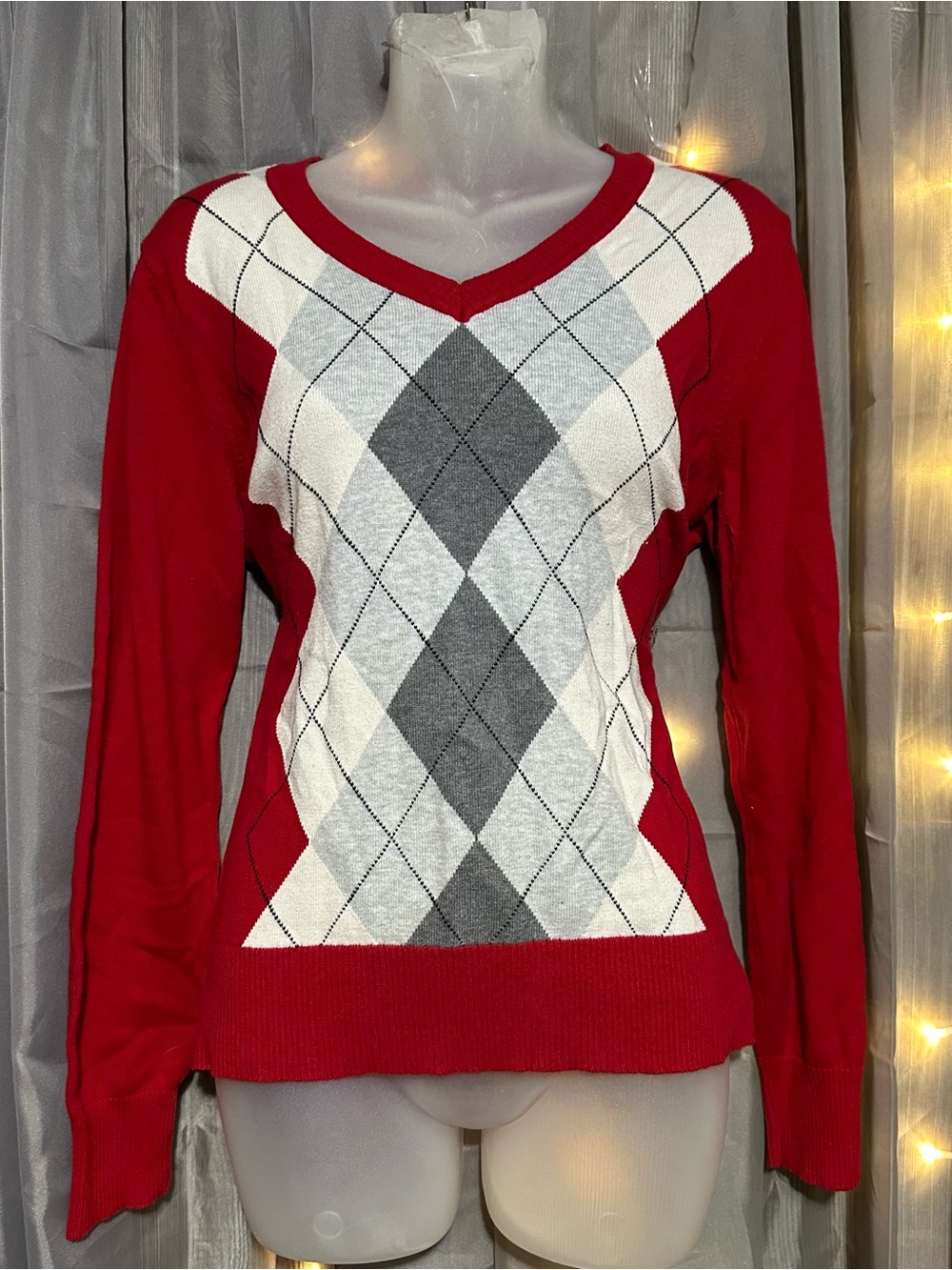 St. John’s Bay 100% cotton red Argyle long sleeve V-neck sweater Sz L